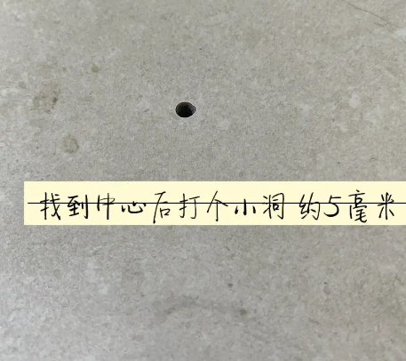 靖远瓷砖空鼓维修公司专业解答在瓷砖铺贴过程中，如果砂料搅拌不均匀，将会带来以下问题